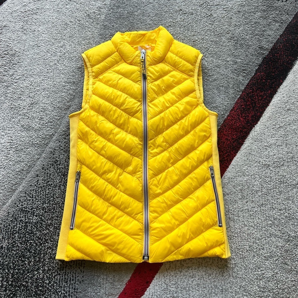 Gap Women’s Yellow Slim Fit Puffer Vest
